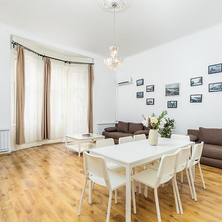 Real Apartments Lovag Будапеща Екстериор снимка