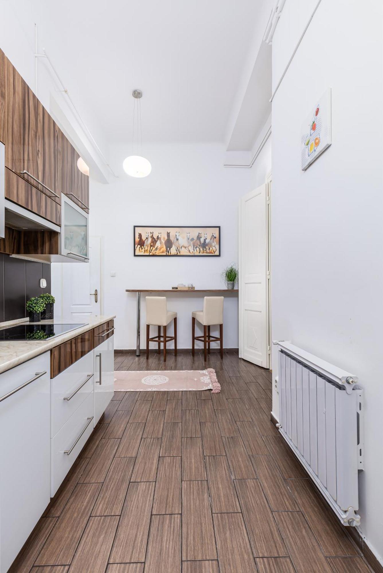 Real Apartments Lovag Будапеща Екстериор снимка
