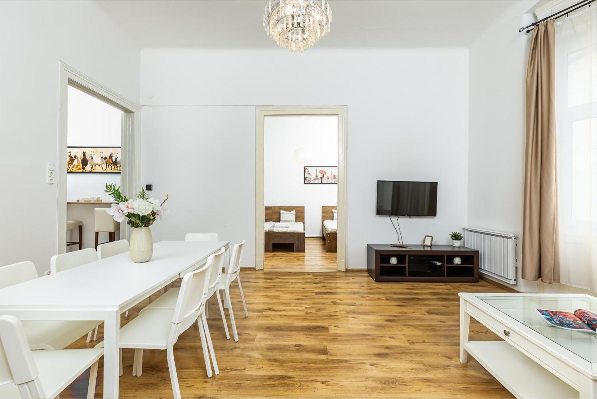 Real Apartments Lovag Будапеща Екстериор снимка