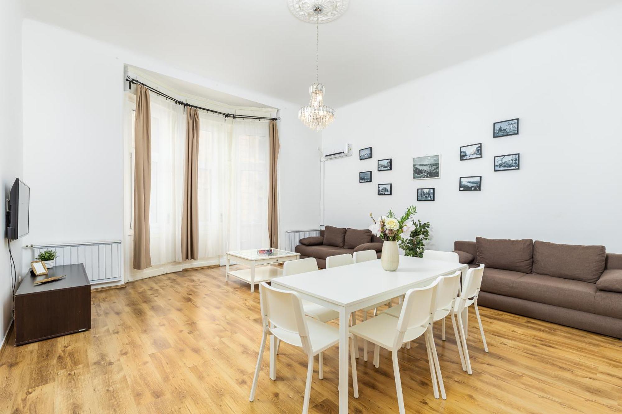 Real Apartments Lovag Будапеща Екстериор снимка