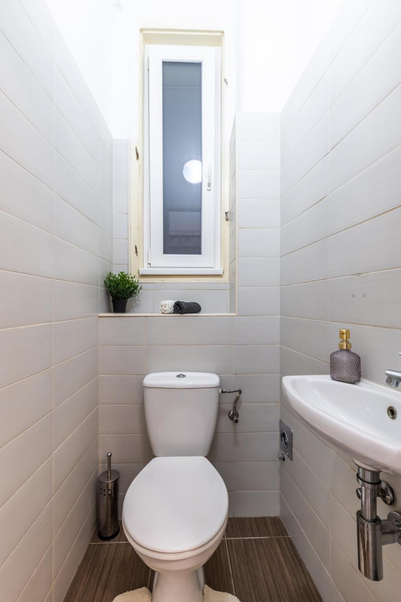 Real Apartments Lovag Будапеща Екстериор снимка