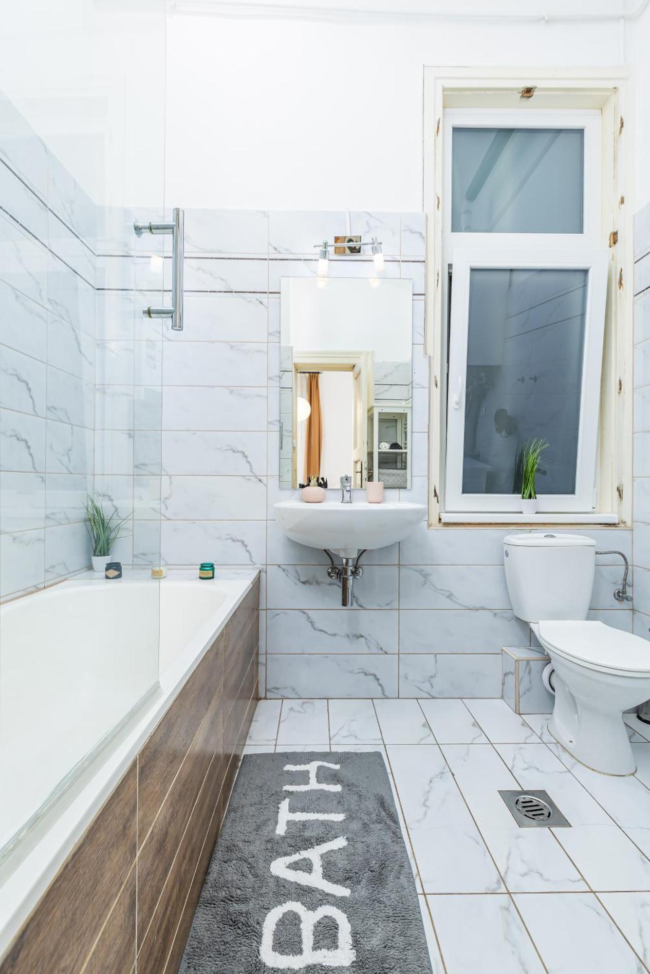 Real Apartments Lovag Будапеща Екстериор снимка