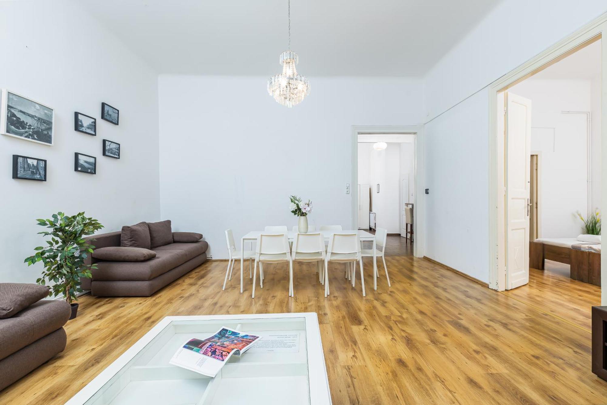 Real Apartments Lovag Будапеща Екстериор снимка