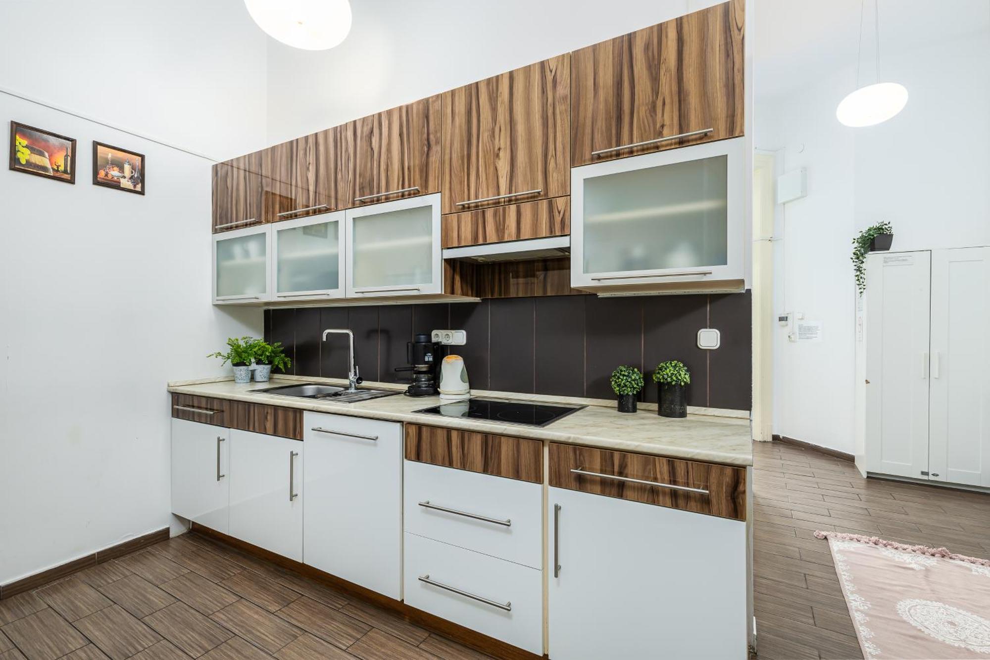 Real Apartments Lovag Будапеща Екстериор снимка