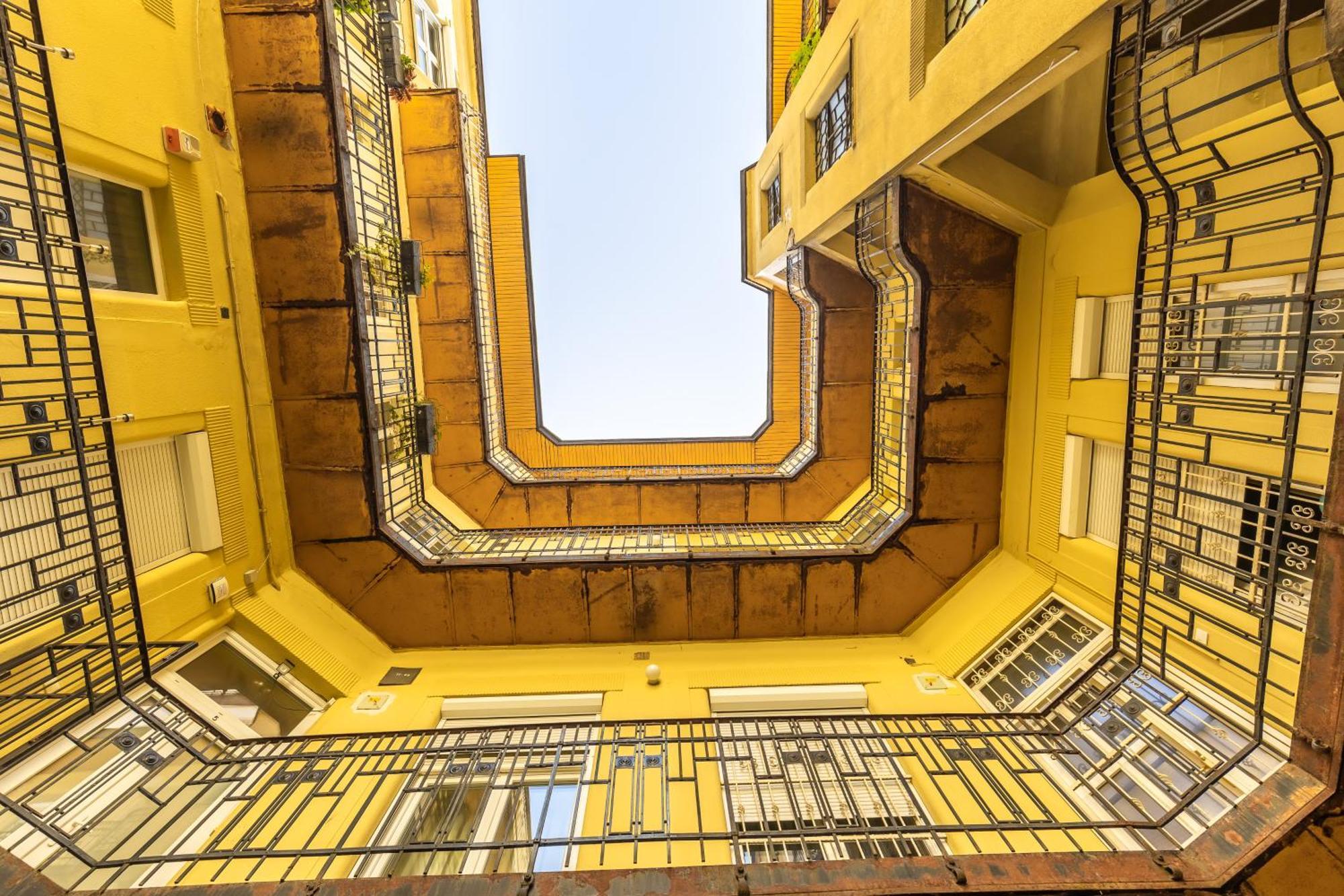 Real Apartments Lovag Будапеща Екстериор снимка