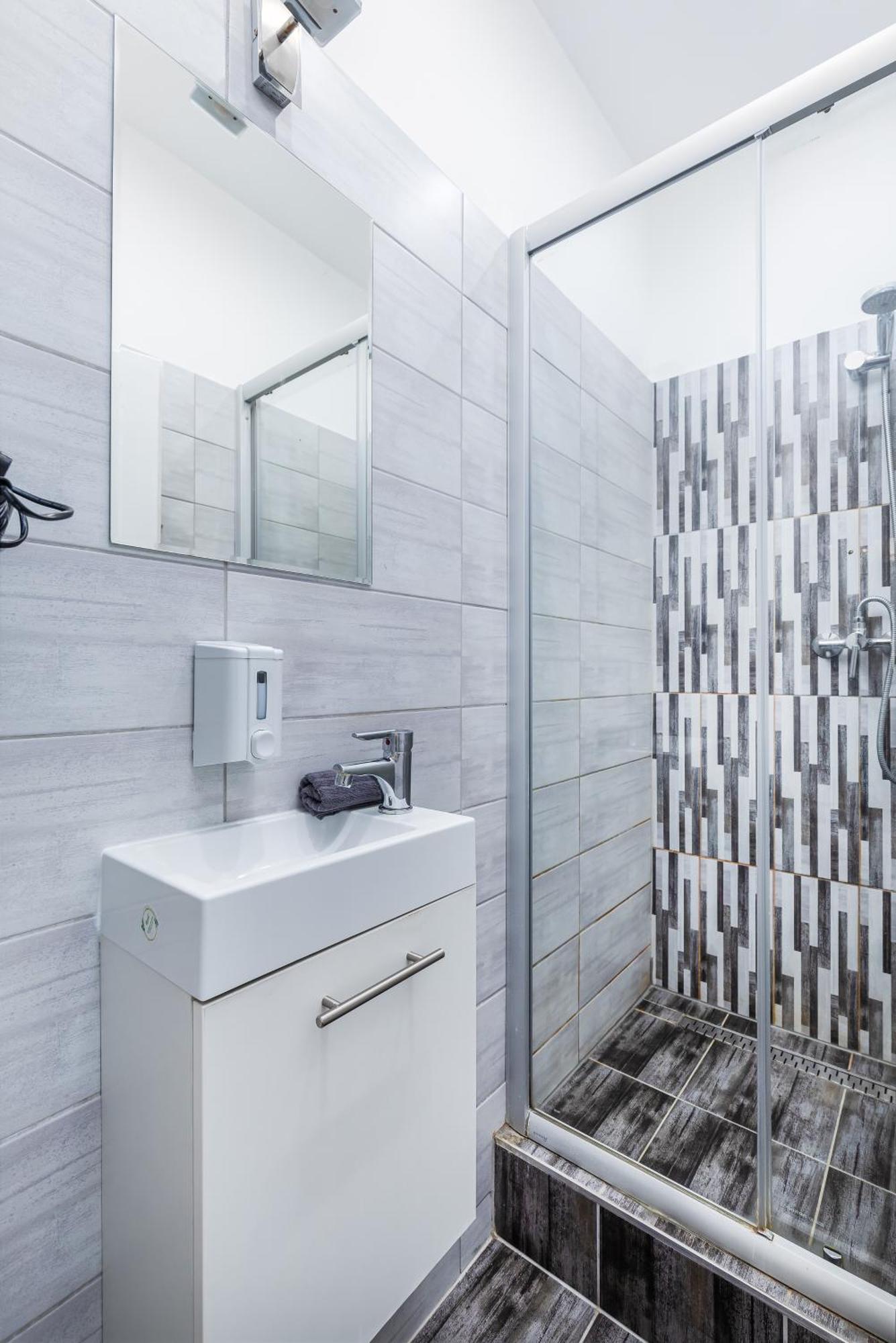 Real Apartments Lovag Будапеща Екстериор снимка