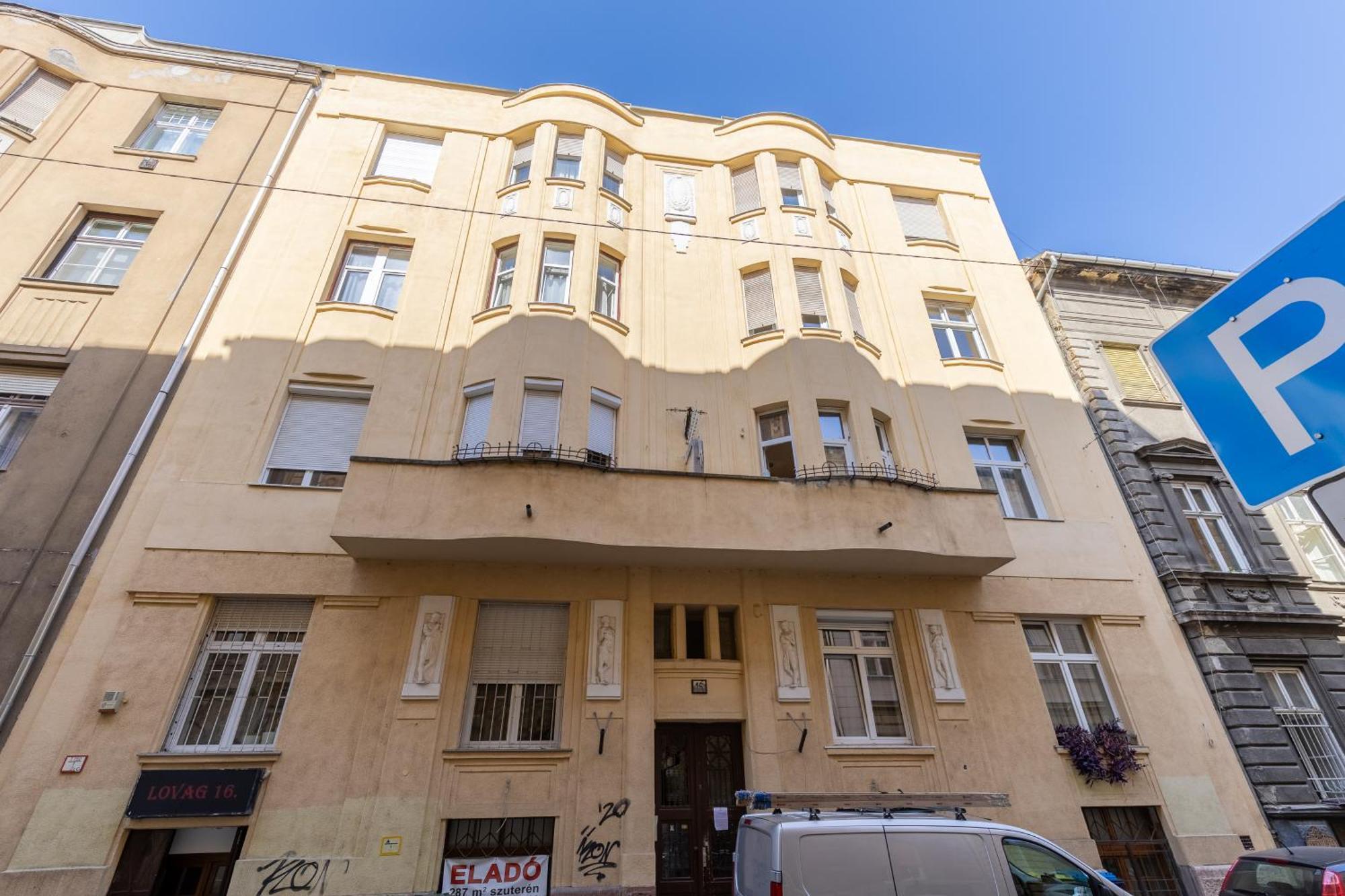 Real Apartments Lovag Будапеща Екстериор снимка